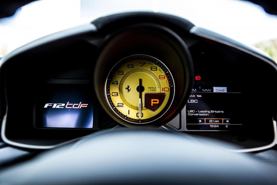 Панель приборов Ferrari F12tdf Tailor Made 2016 года  (UK) (фото 2 из 40)